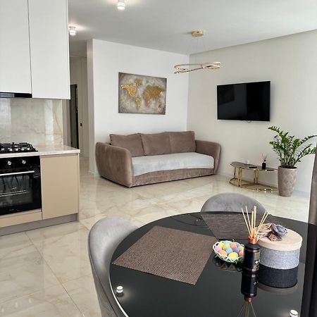 Жк Great Britain Apartment リヴィウ エクステリア 写真