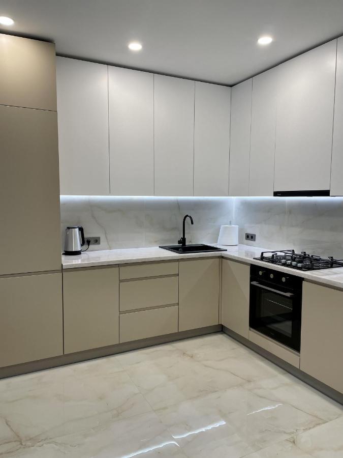 Жк Great Britain Apartment リヴィウ エクステリア 写真