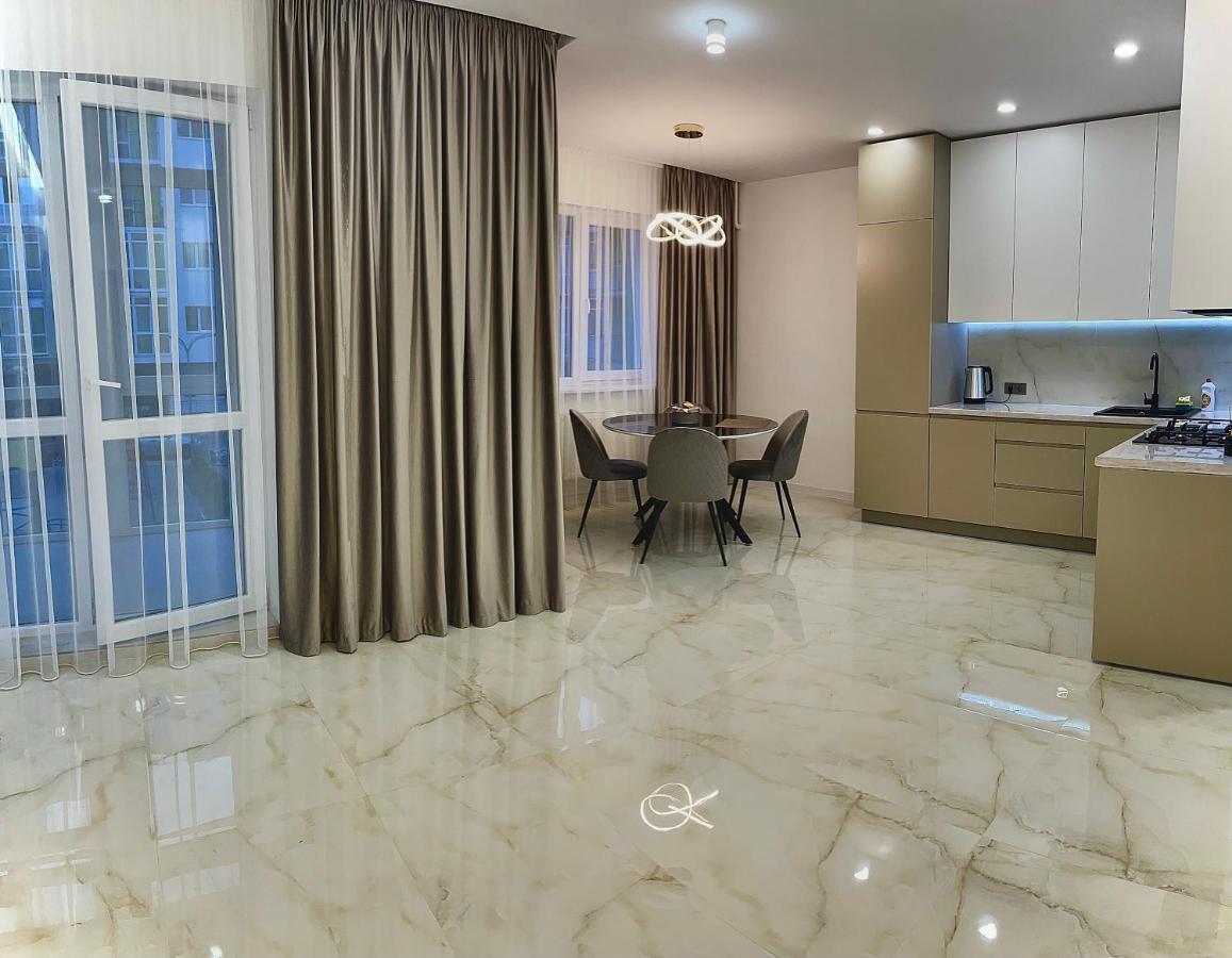 Жк Great Britain Apartment リヴィウ エクステリア 写真