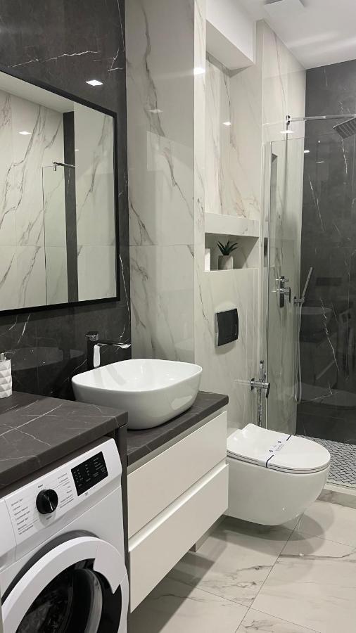 Жк Great Britain Apartment リヴィウ エクステリア 写真