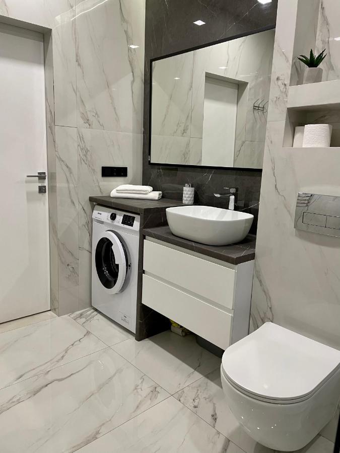 Жк Great Britain Apartment リヴィウ エクステリア 写真