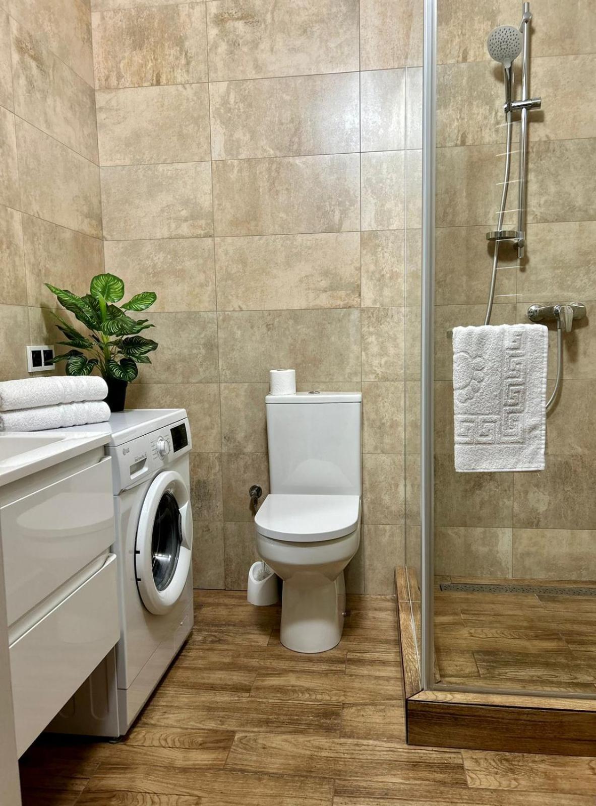 Жк Great Britain Apartment リヴィウ エクステリア 写真