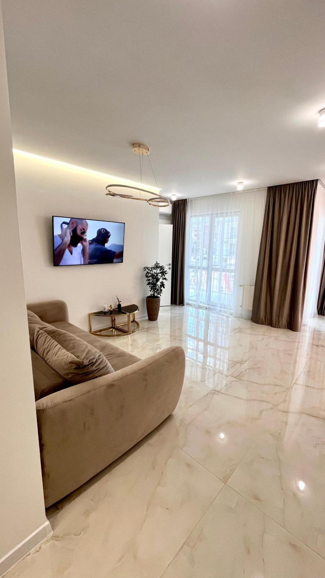 Жк Great Britain Apartment リヴィウ エクステリア 写真